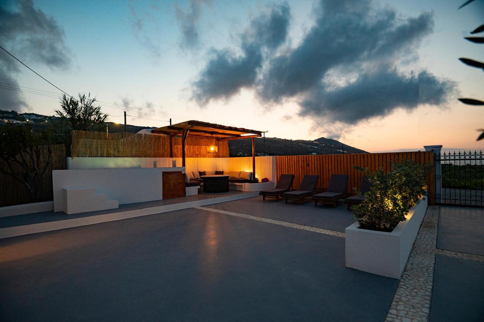Sunrise Villa Santorini Vourvoulos Exterior photo